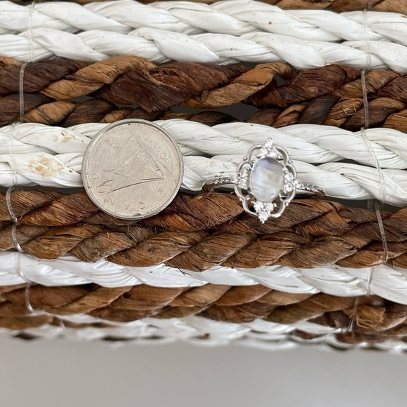 Sterling Silver Moonstone Ring Sz 7 or 8 - Picture 10 of 11